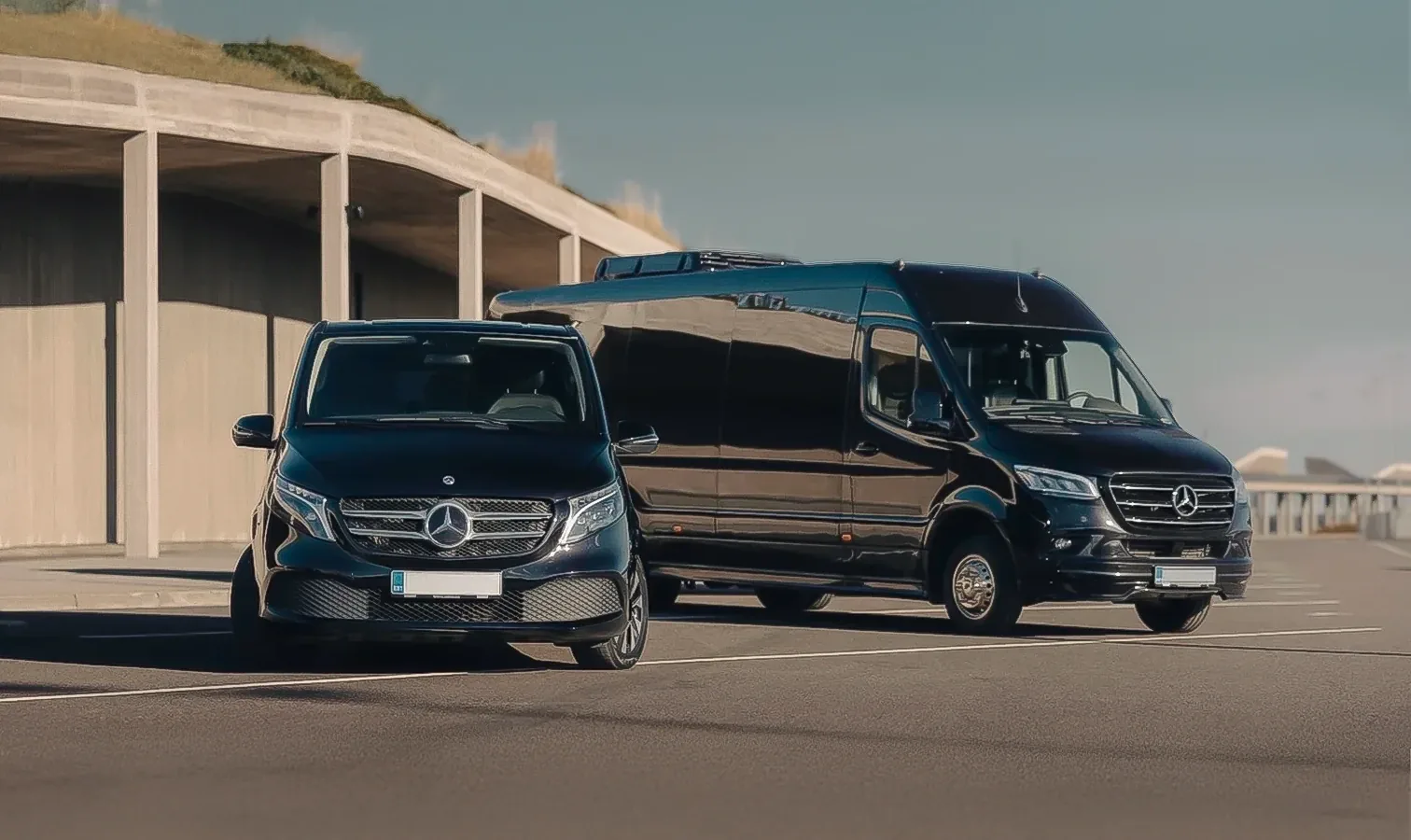 Ankara VIP transfer hizmetinde kullanılan siyah Mercedes araçlar